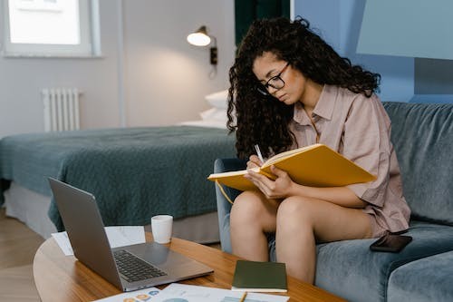  怀孕的前期怎么判断男女孩？怀男孩女孩的征兆有哪些？