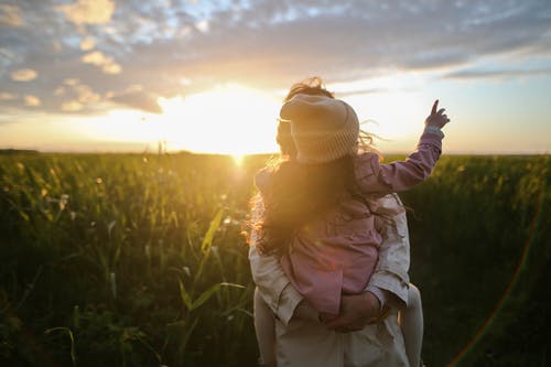  肚子胀干呕是怀孕的征兆吗？怎么检查是否怀孕更靠谱？