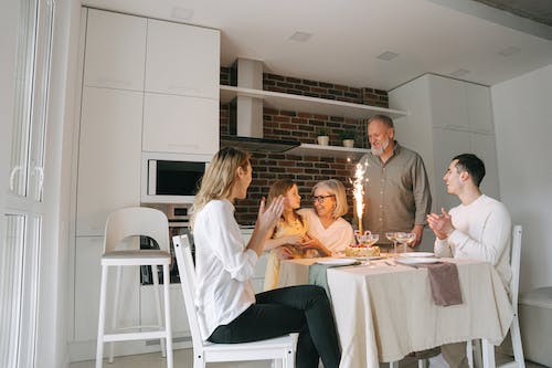  孕妇喜欢吃酸的食物的原因是什么?